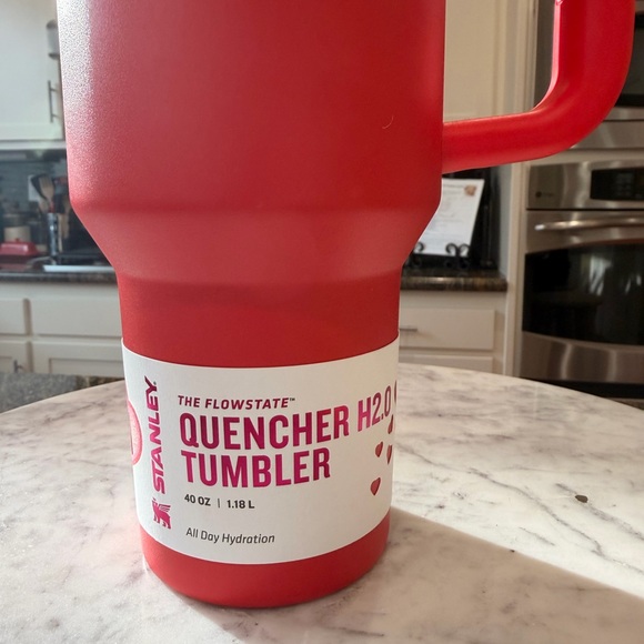 Stanley Red Heart Quencher Tumbler Valentine’s edition - Picture 3 of 6